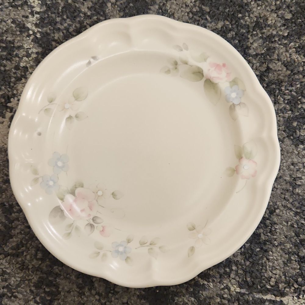 Pfaltzgraff Tea Rose Salad Dessert 7.5" Plate